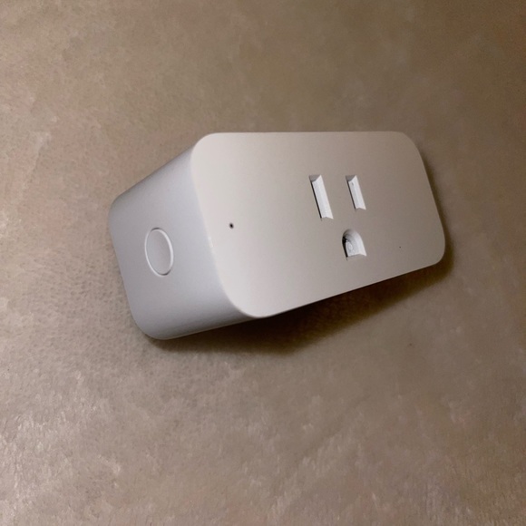 Echo show 5 w/ Amazon smart plug - Picture 2 of 11